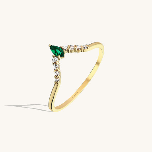 Emerald Curve Ring in Gold