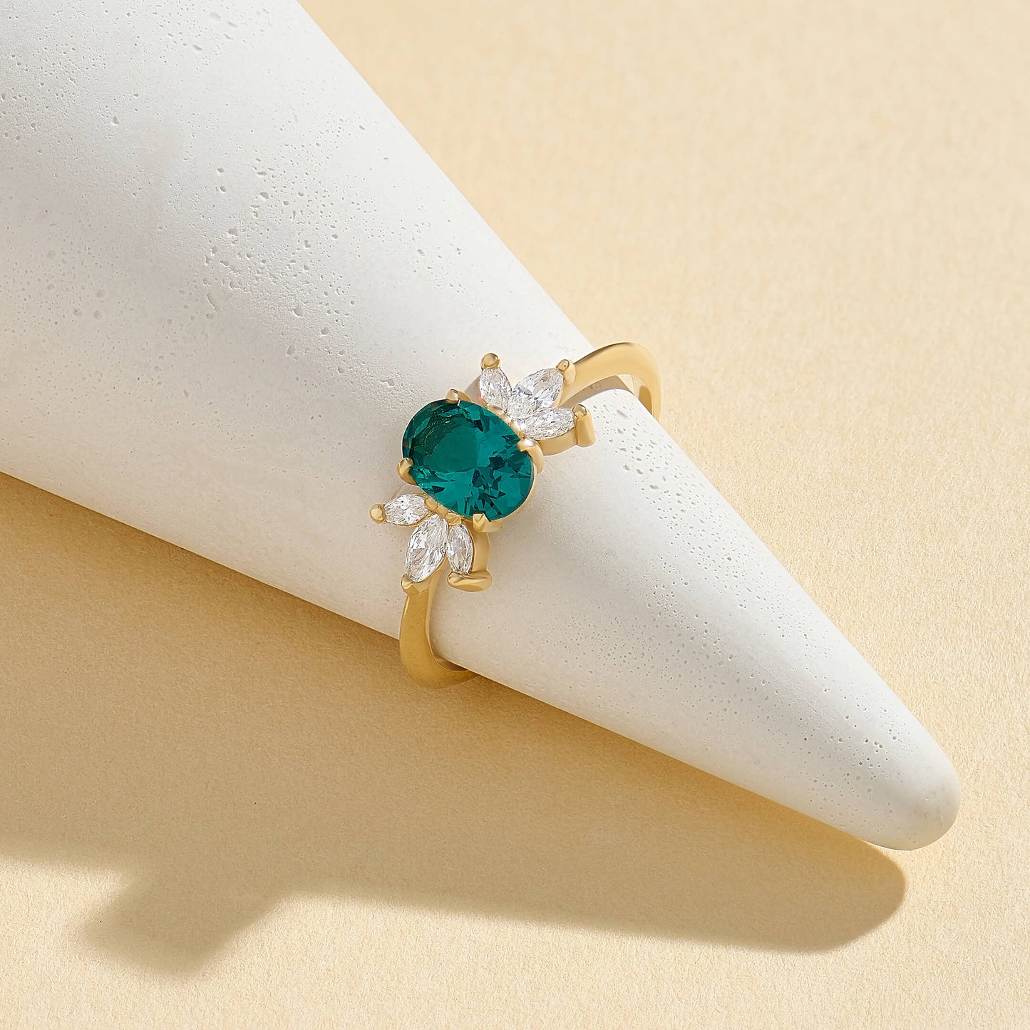Emerald Flower Ring in Gold