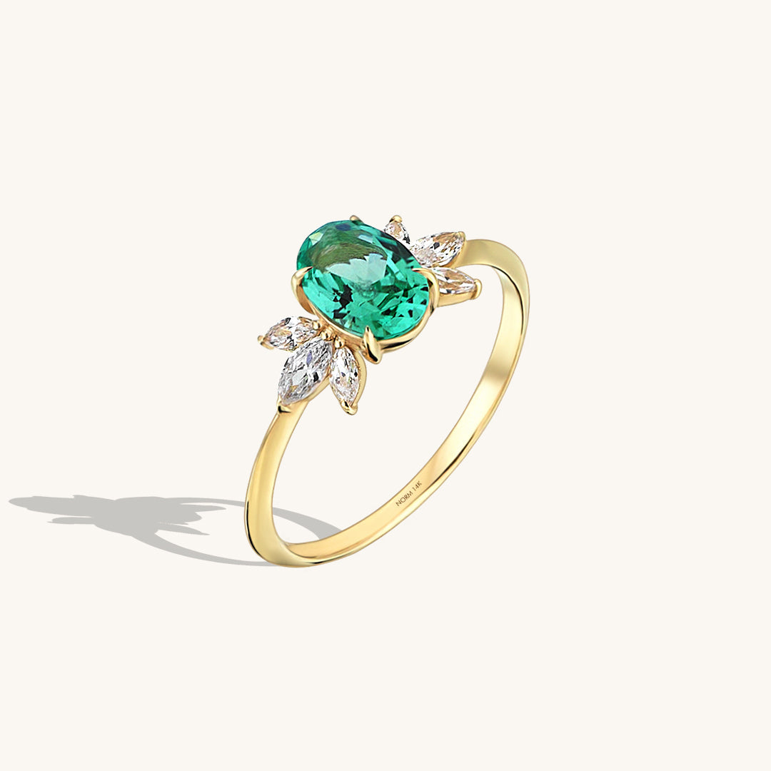 Emerald Flower Ring in Gold