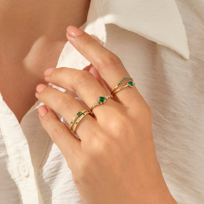 Minimalist Emerald Curve Ring in Gold