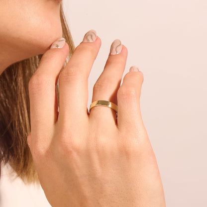 Flat Wedding Band Ring in Gold