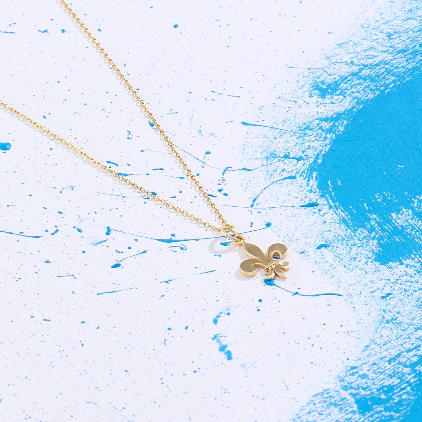 Fleur de Lis Necklace in Gold