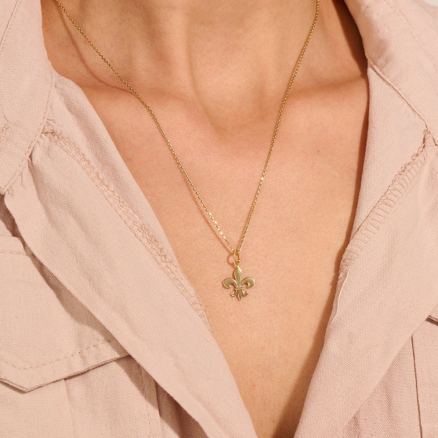 Fleur de Lis Necklace in Gold
