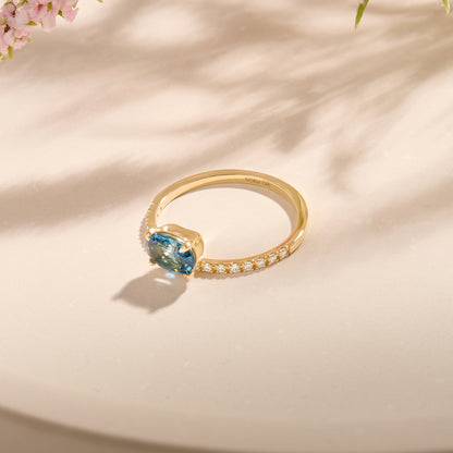 Hover Arctic Green Oval Engagement Ring in Gold