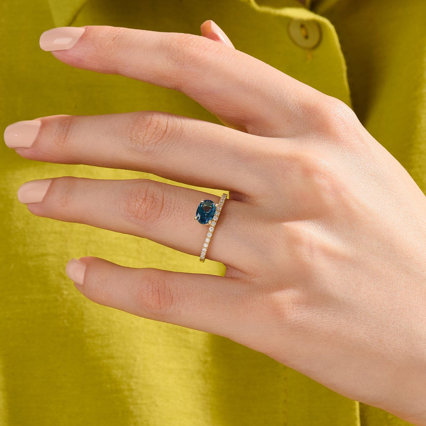 Hover Arctic Green Oval Engagement Ring in Gold