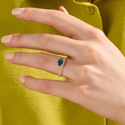 Hover Arctic Green Oval Engagement Ring in Gold