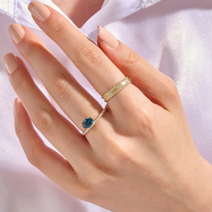 Hover Arctic Green Oval Engagement Ring in Gold