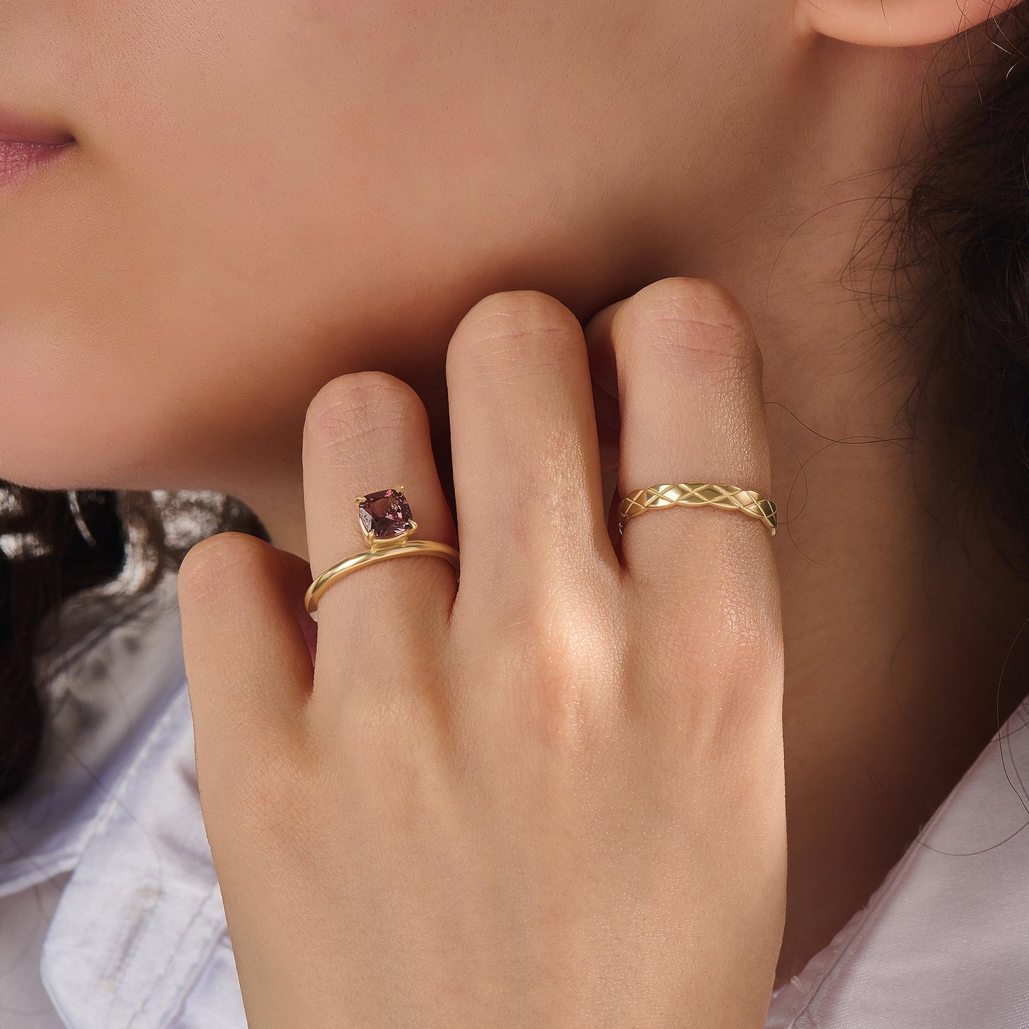 Hover Color Changing Cushion Solitaire Ring in Gold