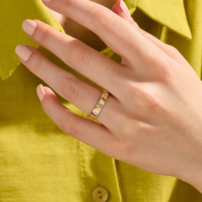 Inlay Baguette Wedding Band in Gold