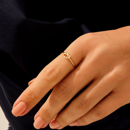 Knot Ring in Gold
