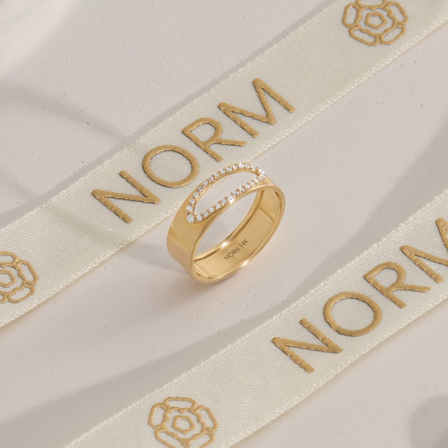 Lab-Grown Diamond Ellipse Hollow Band Ring in Gold