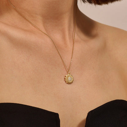 Lab-Grown Diamond Sunflower Necklace in Gold