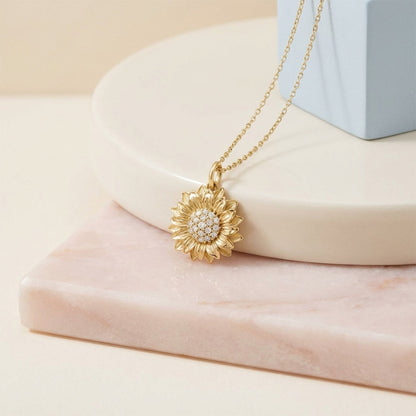 Lab-Grown Diamond Sunflower Necklace in Gold