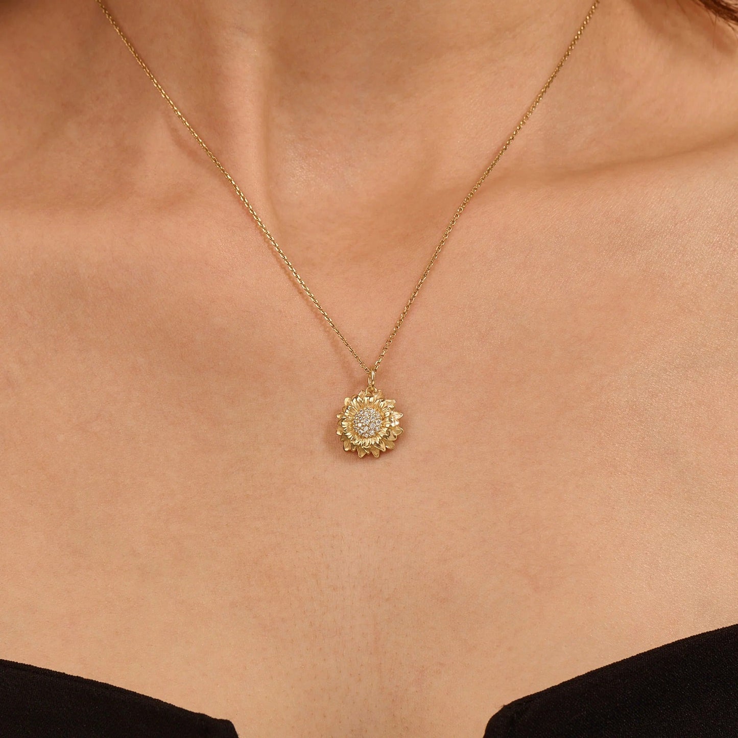 Lab-Grown Diamond Sunflower Necklace in Gold