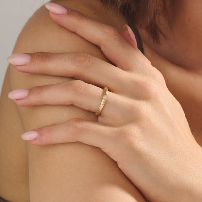 Linear Band Ring in Gold