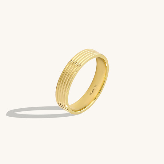 Linear Flat Band Ring in Gold