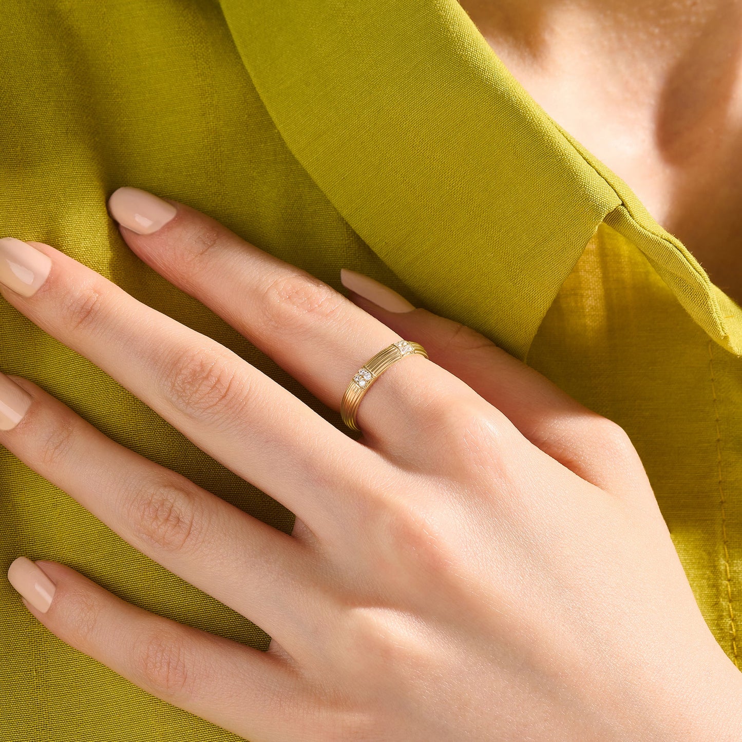 Linear Harmony Band in Gold