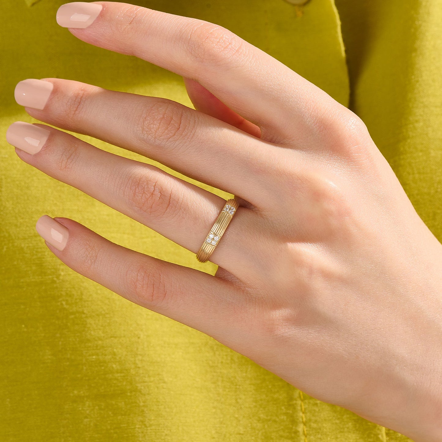 Linear Harmony Band in Gold