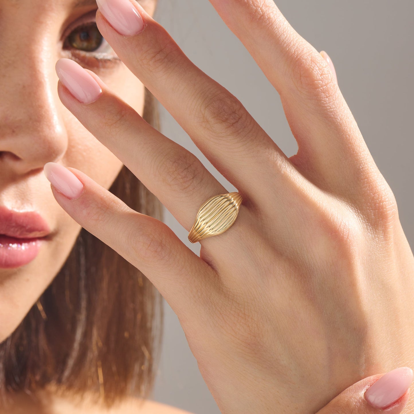 Linear Square Signet Ring in Gold