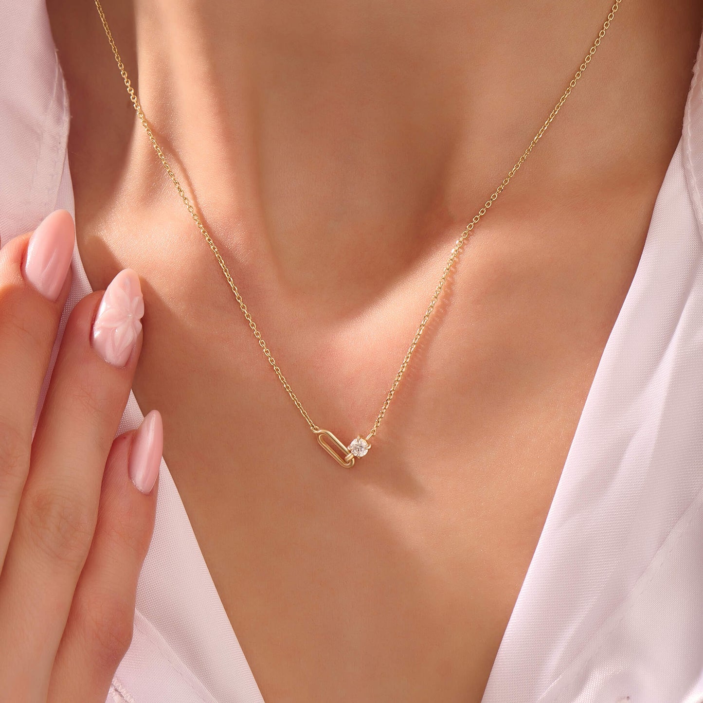 Loop Necklace in Gold