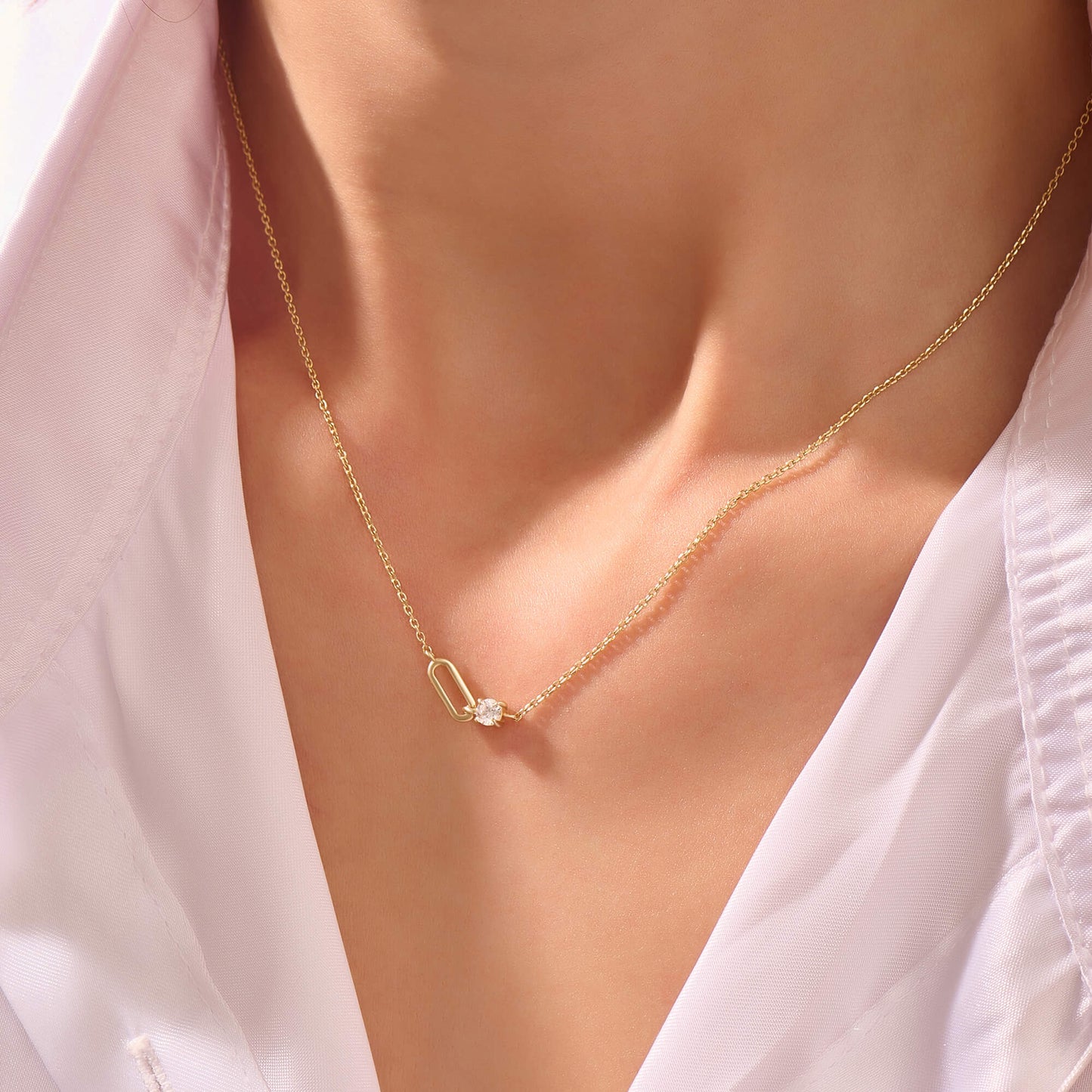 Loop Necklace in Gold