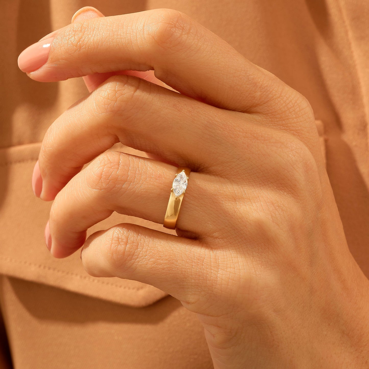 Marquise Bold Band Ring in Gold