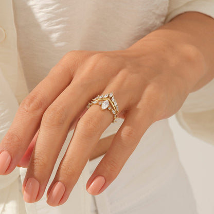 Marquise Curve Ring in Gold