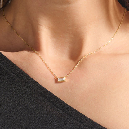 Minimal Baguette Necklace in Gold