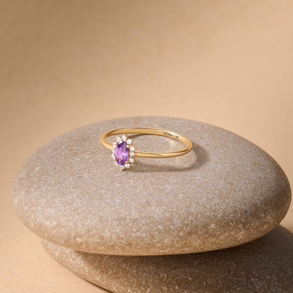 Minimalist Amethyst Oval Ring in Gold