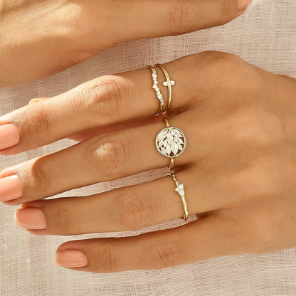 Minimalist Curve Ring in Gold