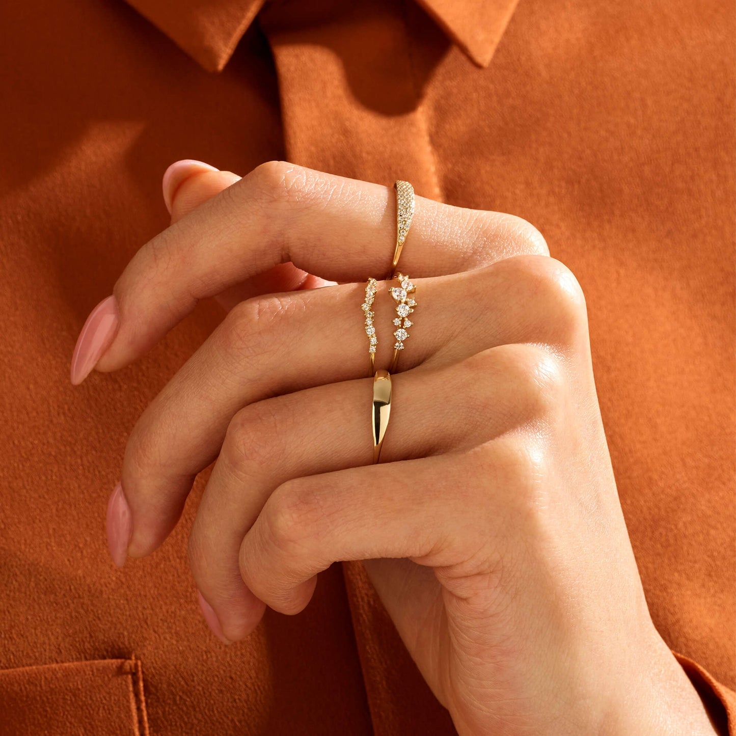 Minimalist Diamond Curve Ring in Gold