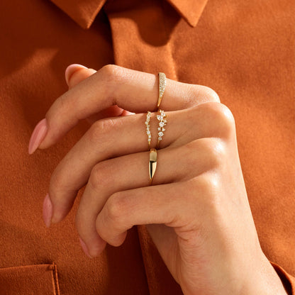 Minimalist Diamond Curve Ring in Gold