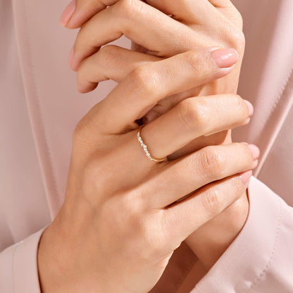 Minimalist Diamond Curve Ring in Gold