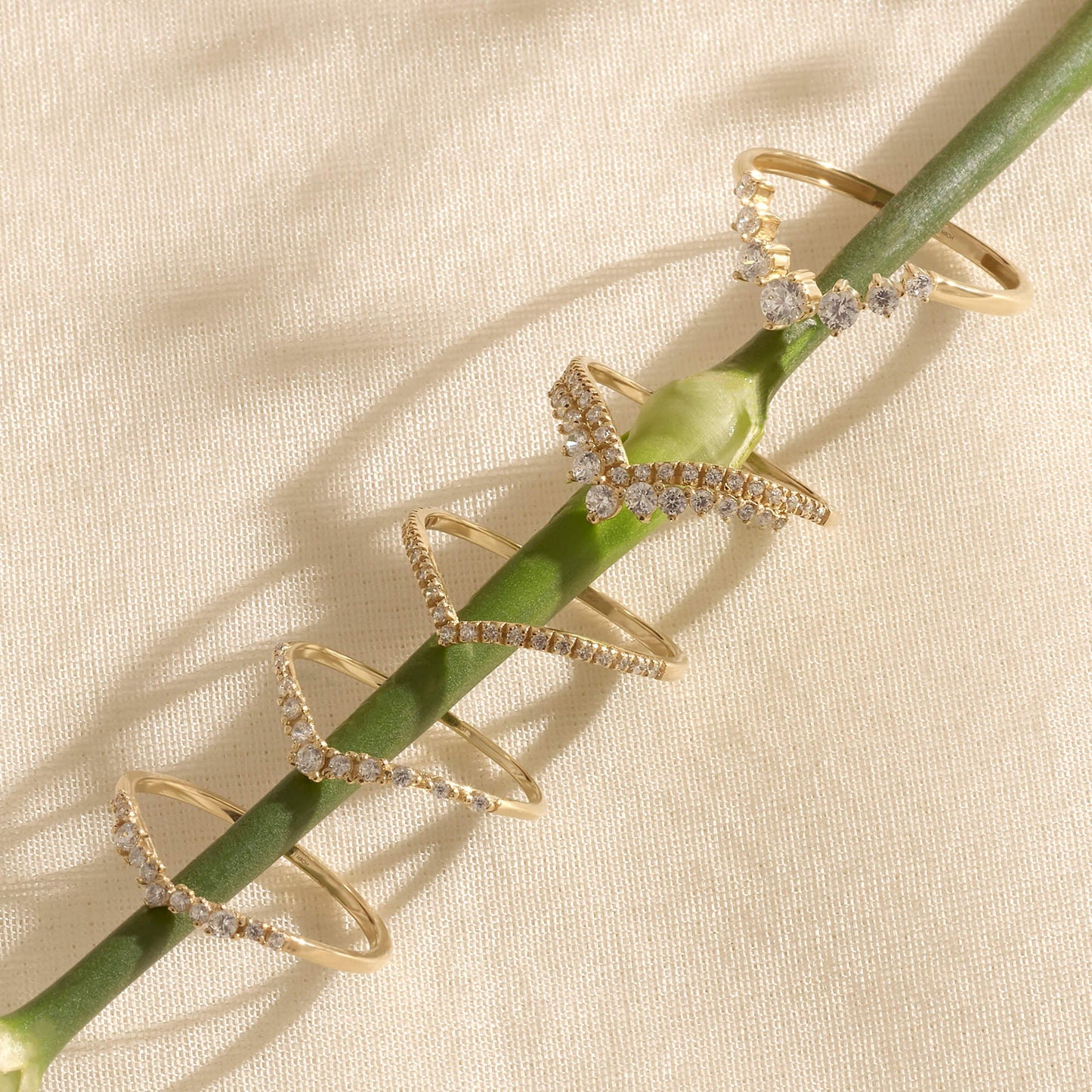 Minimalist Diamond Curve Ring in Gold