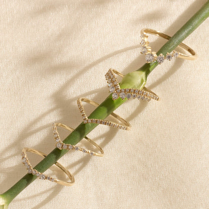 Minimalist Diamond Curve Ring in Gold