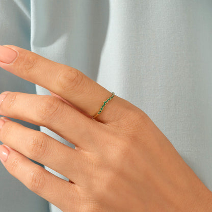 Minimalist Emerald Curve Ring in Gold