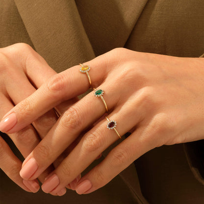 Minimalist Emerald Oval Ring in Gold
