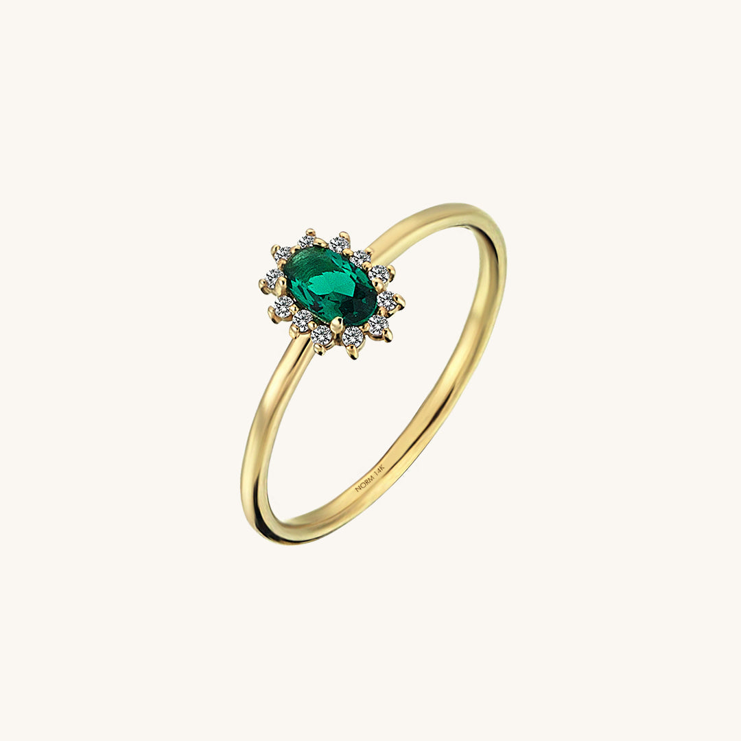 Minimalist Emerald Oval Ring in Gold