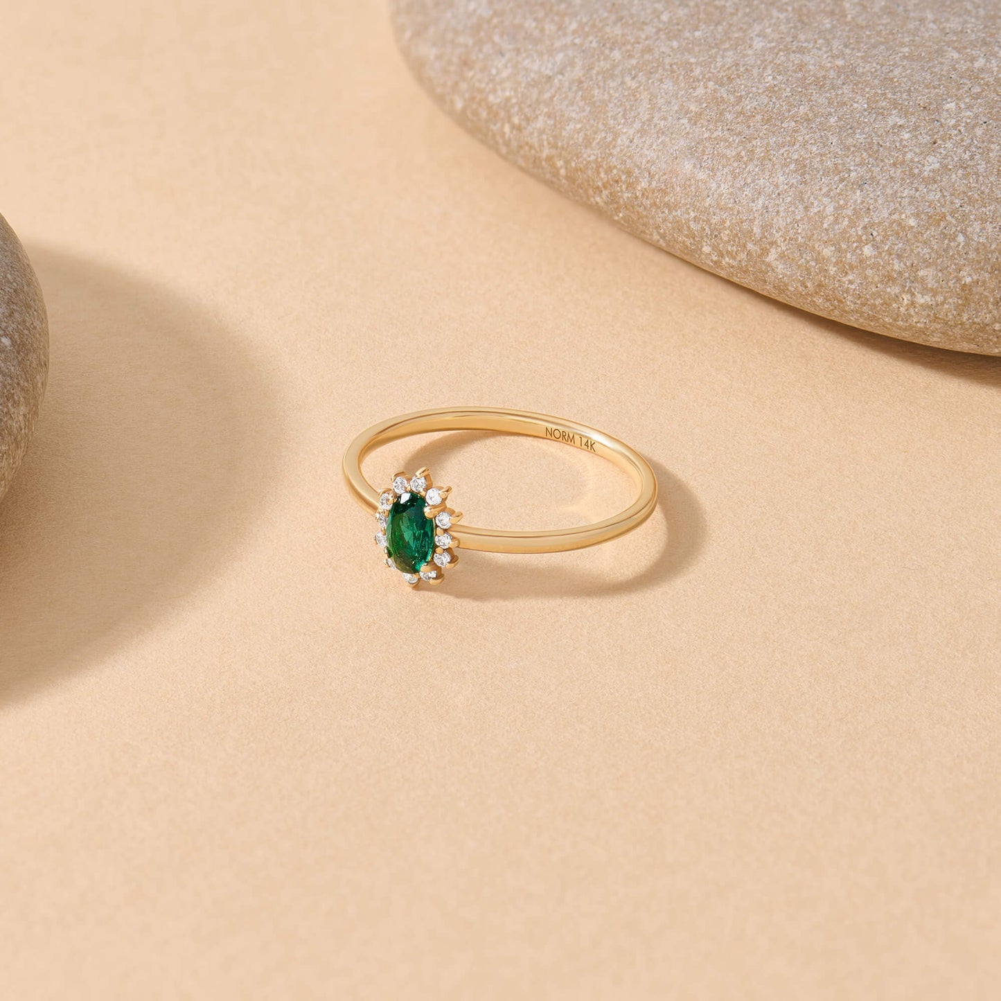Minimalist Emerald Oval Ring in Gold