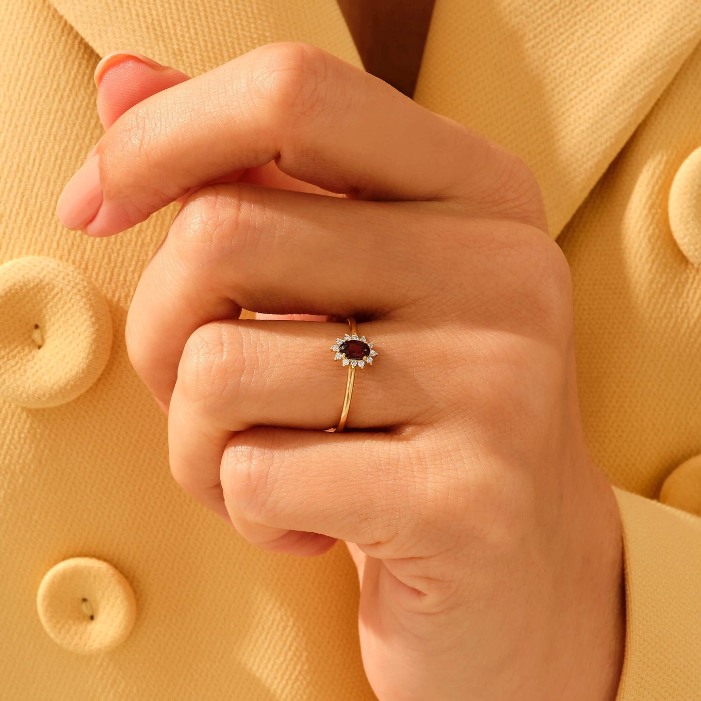 Minimalist Garnet Oval Ring in Gold