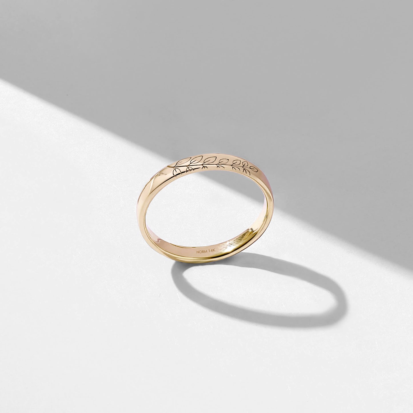 Minimalist Leaf Band Ring in Gold