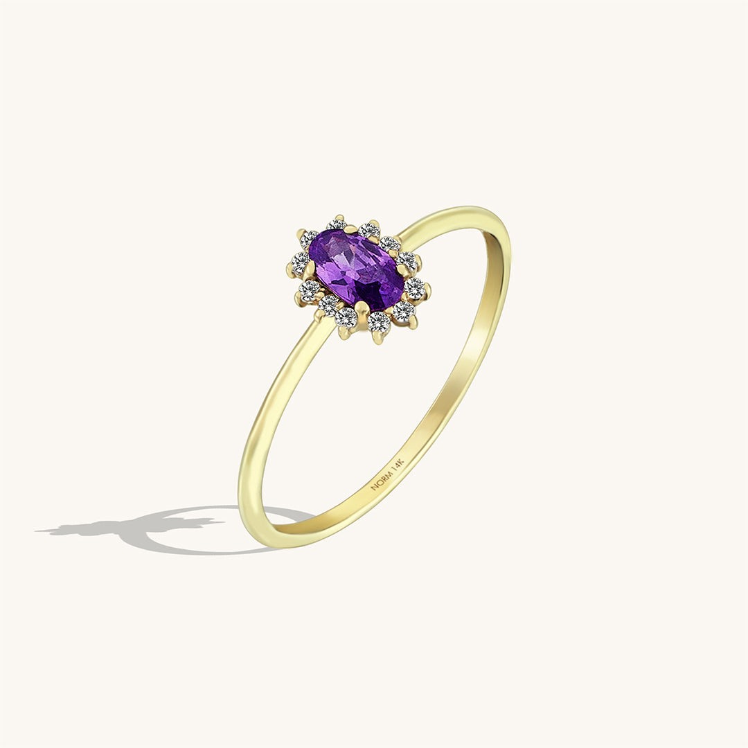 Minimalist Amethyst Oval Ring in Gold