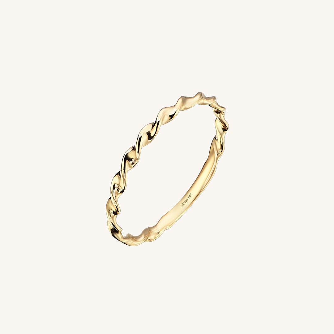 Minimal Twisted Ring in Gold