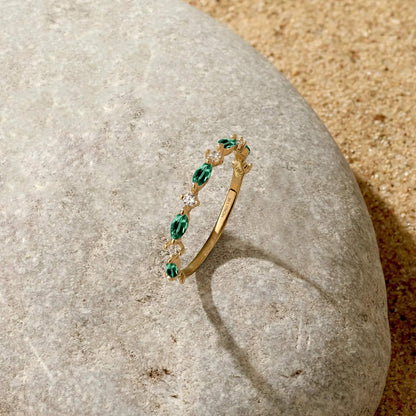 Moss Agate Marquise Band Ring in Gold