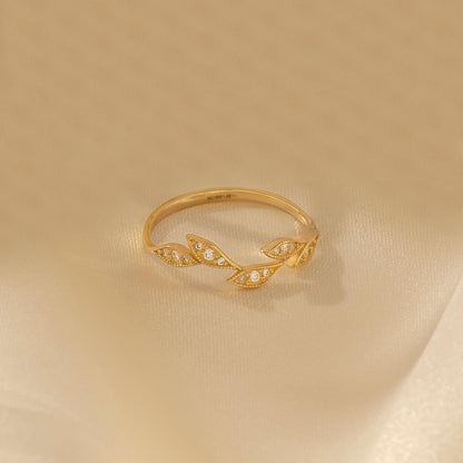 Iconic Leaf Ring in Gold