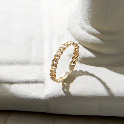Minimalist Chain Ring in Gold