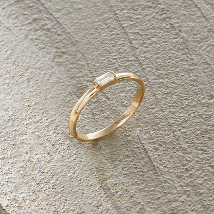 Solo Baguette Ring in Gold