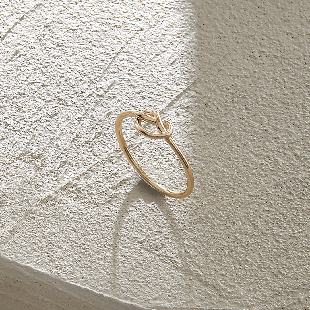 Knot Ring in Gold