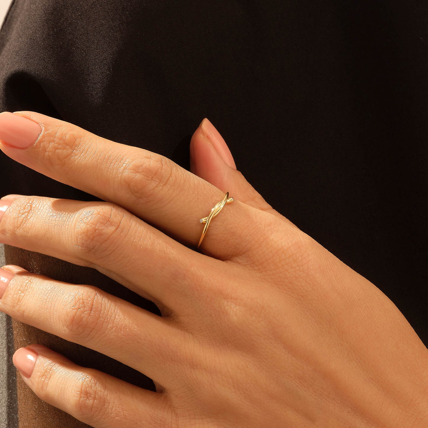 Iconic Knot Ring in Gold