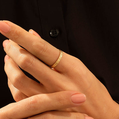 Vintage Band Ring in Gold